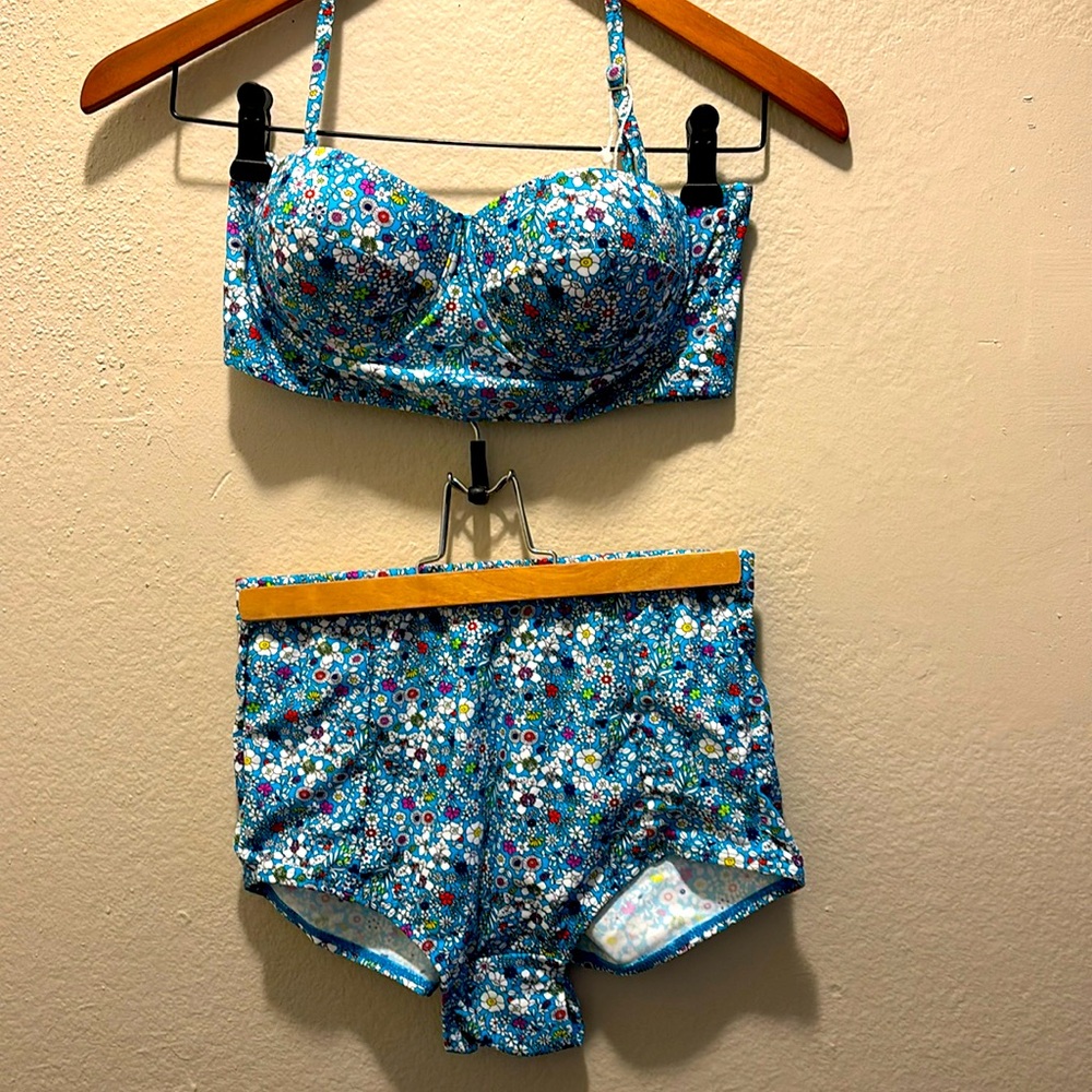Pinup style bikini with push-up support